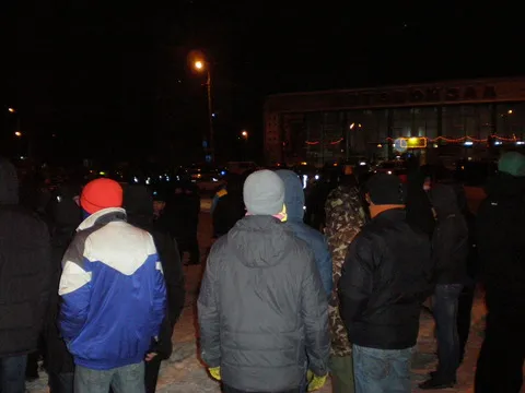 У Вінниці таксисти заблокували автобуси з молодиками спортивної статури, що їхали до Києва — фото 2