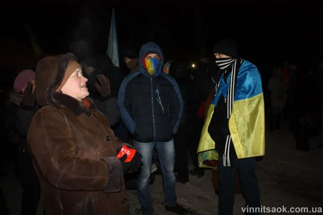 Вінницькі мітингувальники заблокували частину внутрішніх військ — фото 1
