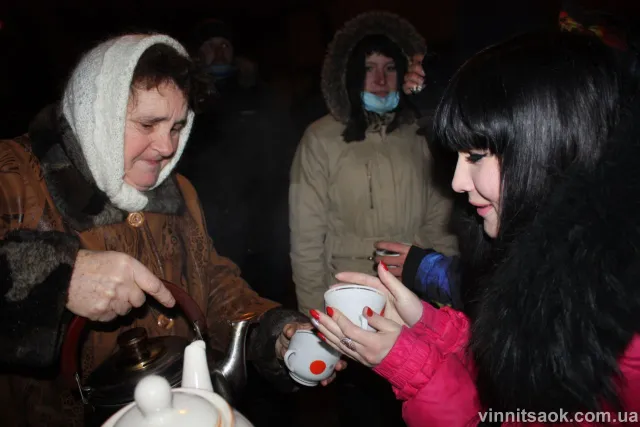 Вінницькі мітингувальники заблокували частину внутрішніх військ — фото 4