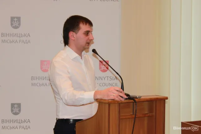 Вінницька молодь зібралась на дебати щодо ситуації в країні (Фоторепортаж) — фото 1