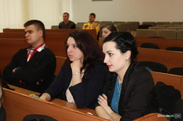 Вінницька молодь зібралась на дебати щодо ситуації в країні (Фоторепортаж) — фото 2
