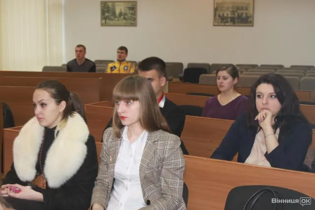Вінницька молодь зібралась на дебати щодо ситуації в країні (Фоторепортаж) — фото 3