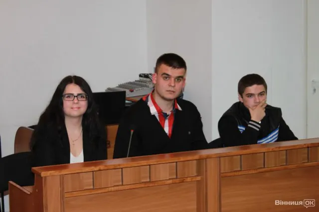 Вінницька молодь зібралась на дебати щодо ситуації в країні (Фоторепортаж) — фото 5