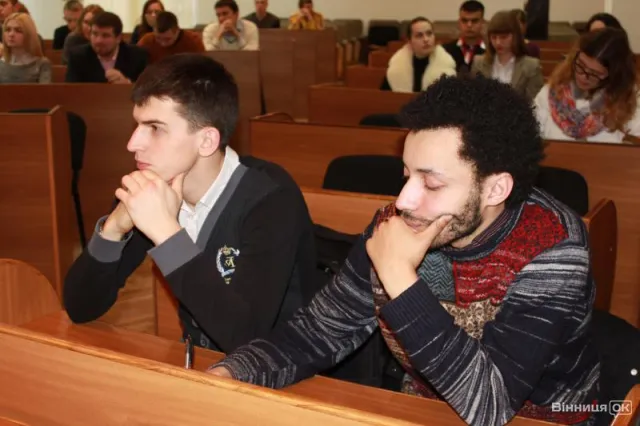 Вінницька молодь зібралась на дебати щодо ситуації в країні (Фоторепортаж) — фото 6