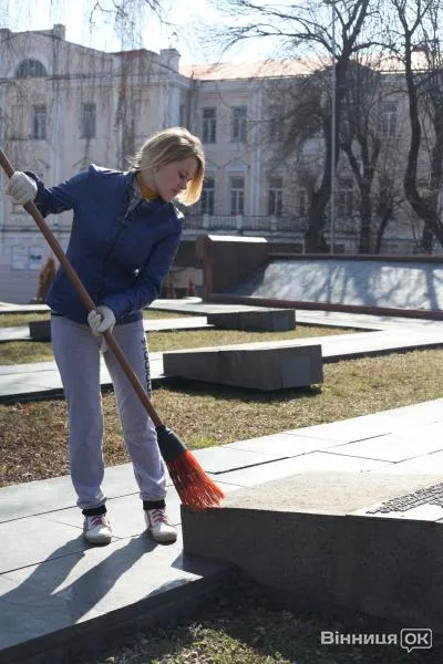 У Вінниці студенти провела суботник (Фоторепортаж) — фото 2