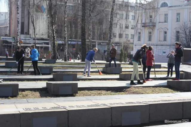 У Вінниці студенти провела суботник (Фоторепортаж) — фото 3
