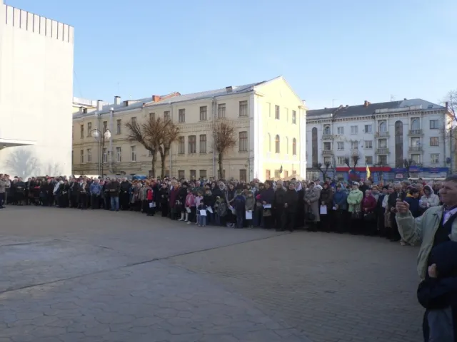 На Майдані Небесної Сотні вінничани молились за Україну (Фоторепортаж) + (Відео) — фото 1