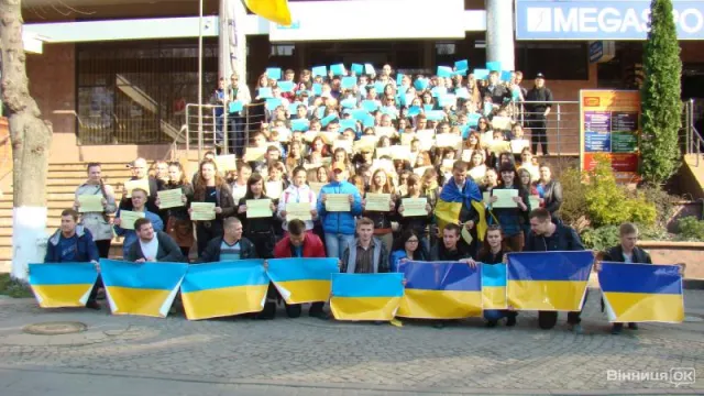 У Вінниці пройшов флешмоб «Єдина країна» (Фоторепортаж) + (Відео) — фото 5