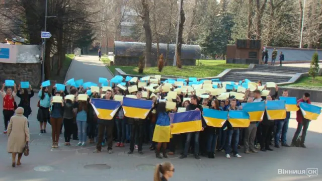У Вінниці пройшов флешмоб «Єдина країна» (Фоторепортаж) + (Відео) — фото 7