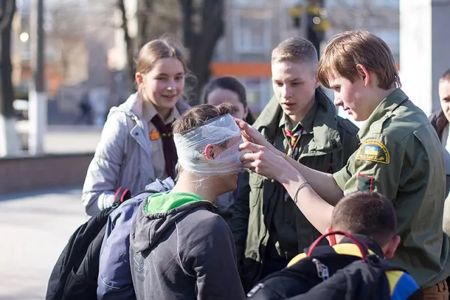Вінницьких школярів навчали надавати першу долікарську допомогу (Фоторепортаж) — фото 7