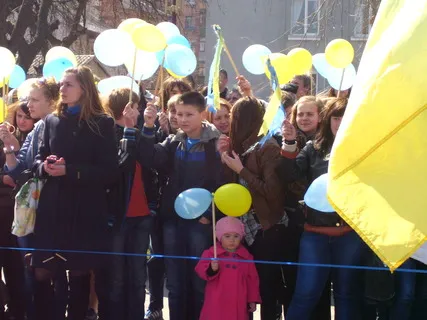 У Козятині відбувся флешмоб пыд назвою «Якщо діти благають - гармати мовчать» (Фоторепортаж) + (Відео) — фото 3