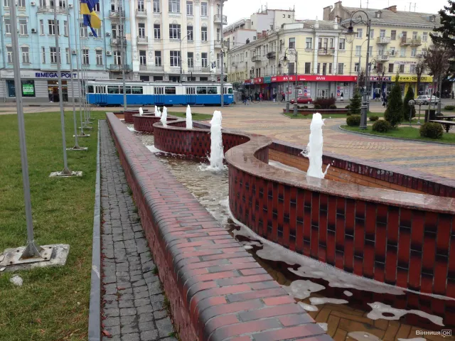 У Вінниці потроху починають вмикати фонтани (Фоторепортаж) — фото 1