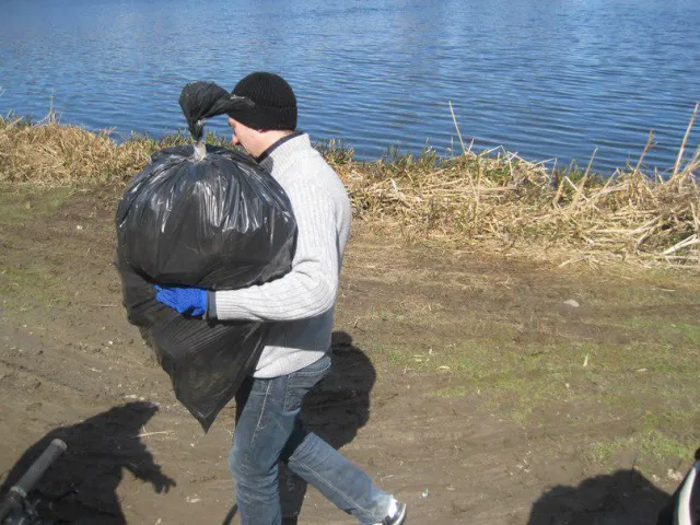 120 вінничан за два дні прибирання зібрали близько 600 мішків сміття (Фоторепортаж) — фото 2