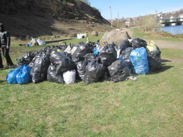 120 вінничан за два дні прибирання зібрали близько 600 мішків сміття (Фоторепортаж) — фото 7