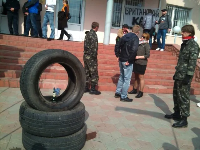 У Вінниці, під міліцейським училищем, активісти вимагають звільнити «ката Майдану» (Фоторепортаж) — фото 3