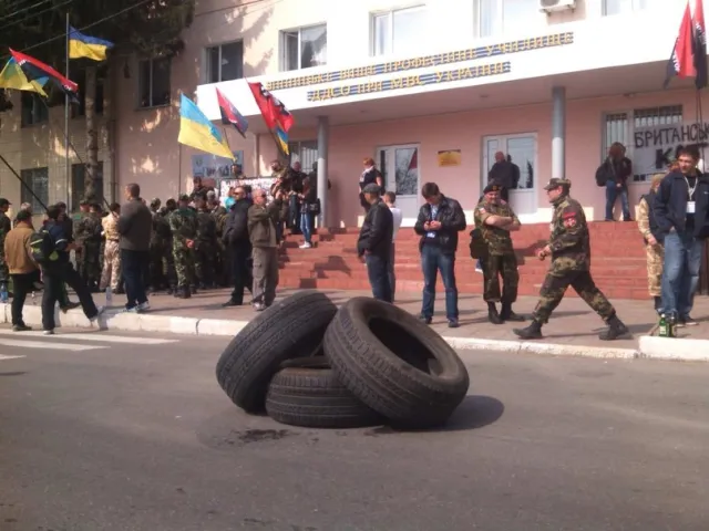 У Вінниці, під міліцейським училищем, активісти вимагають звільнити «ката Майдану» (Фоторепортаж) — фото 5