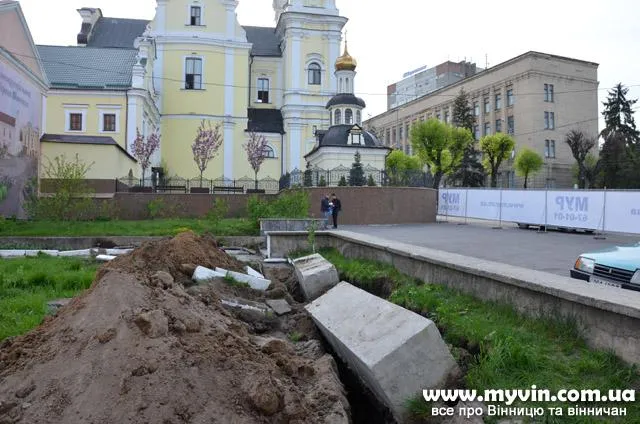 Площу Тараса Шевченка закрито на реконструкцію (Фото) — фото 4