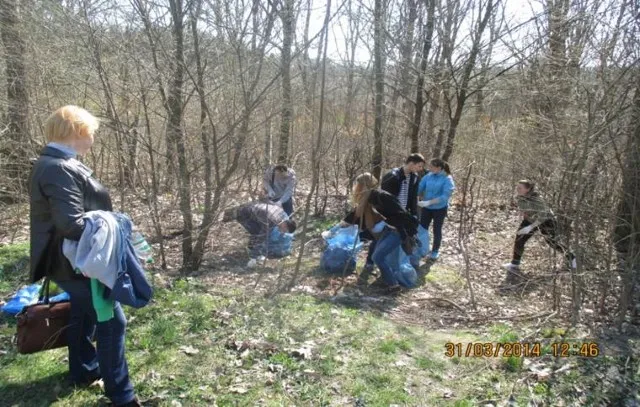 Більше чотирьох тисяч вінничан долучилося до загальноміських суботників (Фоторепортаж) — фото 4