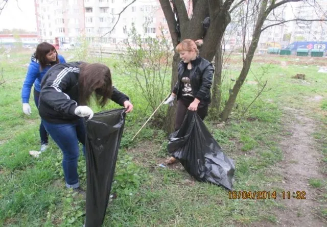 Більше чотирьох тисяч вінничан долучилося до загальноміських суботників (Фоторепортаж) — фото 7