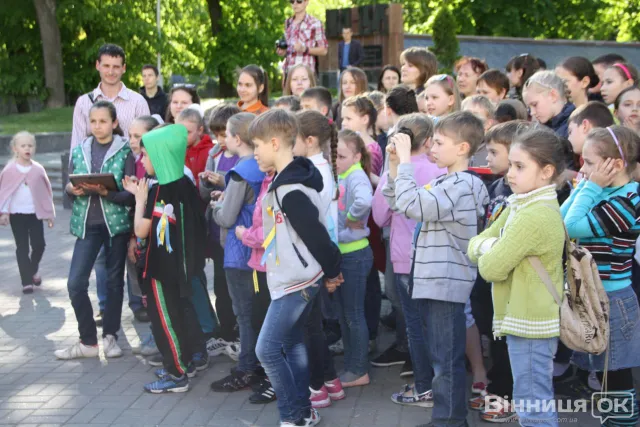 У Вінниці пройшов флеш-моб «Я люблю Україну» (Фото) + (Відео) — фото 4