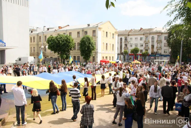 Вінничани влаштували мегамарш вишиванок (Фоторепортаж) — фото 8