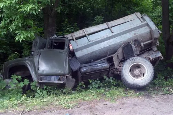 На Вінниччині зіткнулись дві вантажівки. Загинула людина — фото 1