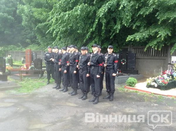Вінничани провели в останню путь загиблого під Слов’янськом «ягуарівця» (Фоторепортаж) — фото 2