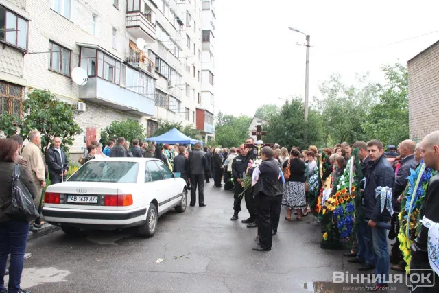 Вінничани провели в останню путь загиблого під Слов’янськом «ягуарівця» (Фоторепортаж) — фото 4