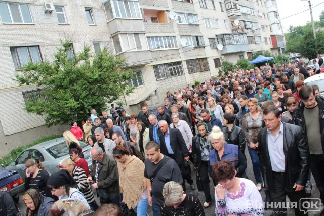 Вінничани провели в останню путь загиблого під Слов’янськом «ягуарівця» (Фоторепортаж) — фото 5