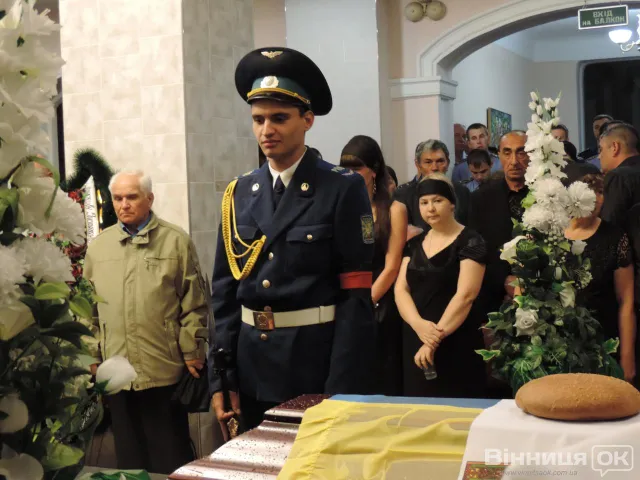 Вінничани прощалися із вінничанином Костянтином Могилко – льотчиком вищого класу, підполковником, Героєм України (Фоторепортаж) — фото 7