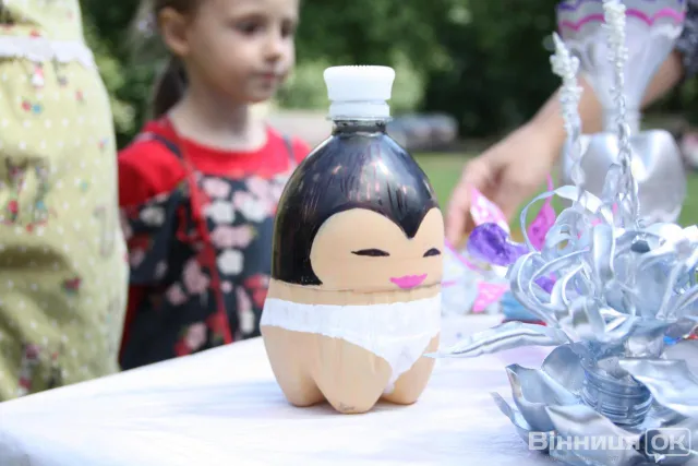 На Європейській площі відбувся майстер-клас - «Друге життя пластикових пляшок» (Фоторепортаж) — фото 3