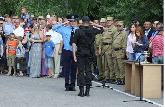 Більше 100 чоловік зведеного загону працівників міліції поїхали в зону АТО (Фоторепортаж) — фото 7