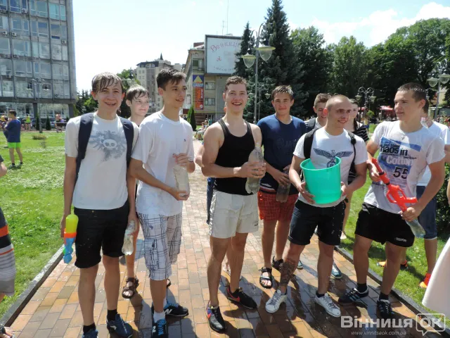 Водна битва у центрі Вінниці (Фоторепортаж) + (Відео) — фото 6