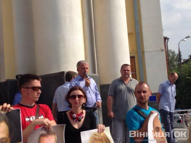 Вінничани вимагали допомоги військовим і звільнення екс-регіоналів (Фоторепортаж) — фото 6