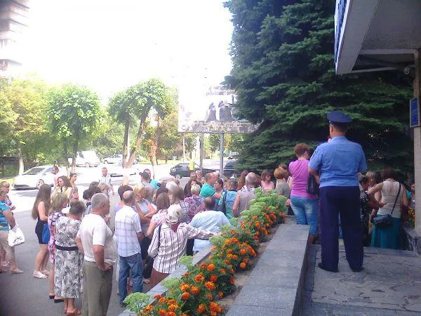 Вінничанки вимагали повернути їхніх синів, братів і чоловіків із зони АТО (Фото) — фото 4
