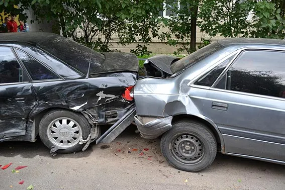 П'яний водій пошкодив п'ять автомобілів (Фото) — фото 1