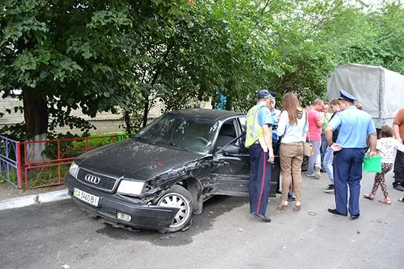П'яний водій пошкодив п'ять автомобілів (Фото) — фото 2