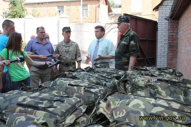 50 бронежилетів придбали вінницькі благодійники для солдатів в АТО (Фоторепортаж) — фото 1