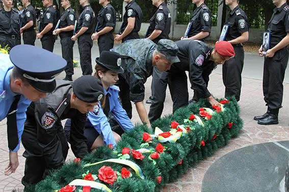 У Вінниці вшанували загиблих працівників міліції (Фоторепортаж) — фото 6