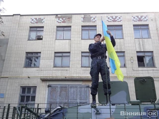 45-й вінницький завод безкоштовно відремонтував БТР для армії (Фото) — фото 3