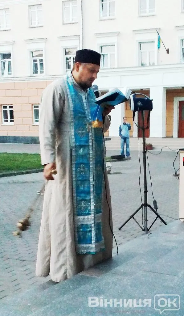 Вінничани вшанували пам’ять Георгія Гонгадзе та інших убитих журналістів (Фото) — фото 1