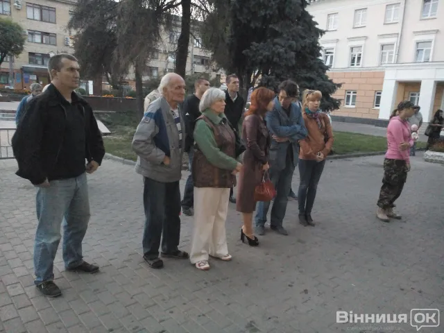 Вінничани вшанували пам’ять Георгія Гонгадзе та інших убитих журналістів (Фото) — фото 4