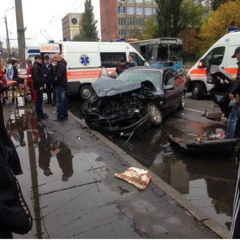 ДТП у Вінниці: Opel зіштовхнувся з BMW — фото 1