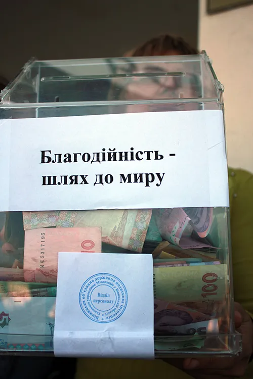 У благодійному матчі податківці Вінниччини перемогли зірок українського футболу — фото 3