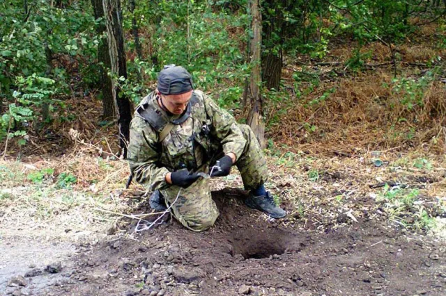 Вінницькі військові інженери розміновують місцевість від вибухонебезпечних предметів на Сході України (Фото) — фото 3
