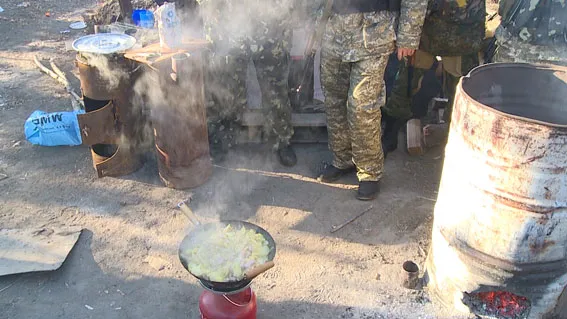 Вінницьких правоохоронців в зоні АТО підтримали піснями та продовольством (Фоторепортаж) — фото 6
