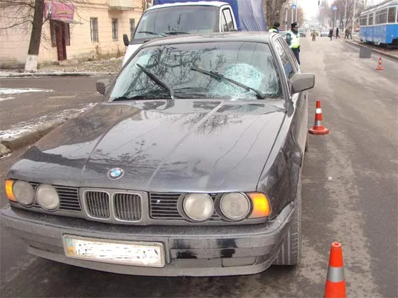 Під колеса легковика потрапила 82-річна пенсіонерка (Фото) — фото 2