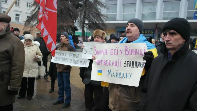 На Майдані Небесної Сотні зібралося понад 500 людей (Фото) + (Відео) — фото 3