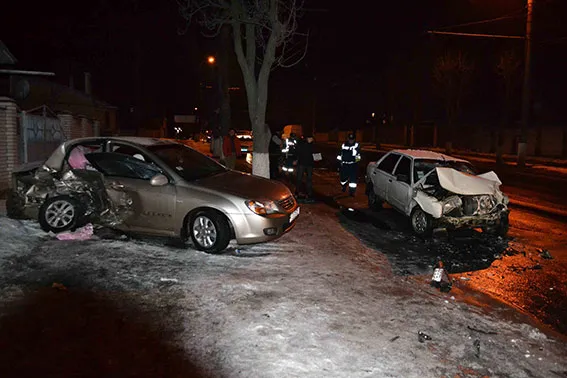 Внаслідок аварії постраждали четверо людей, серед яких 4-річна дівчинка — фото 1