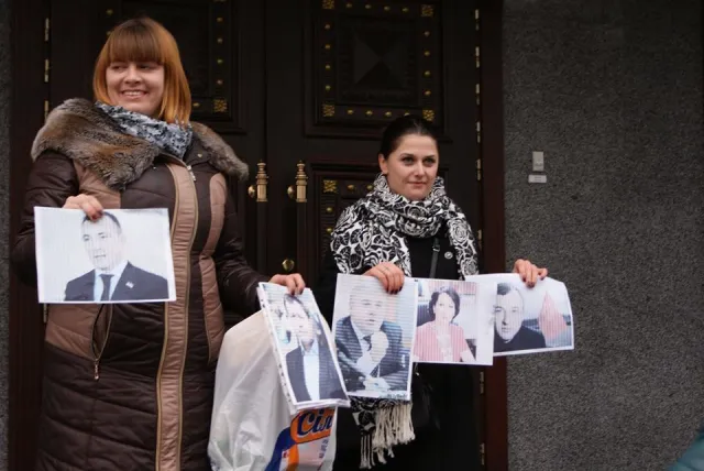 Активісти подарували головному прокуророві щура (Фото) — фото 1